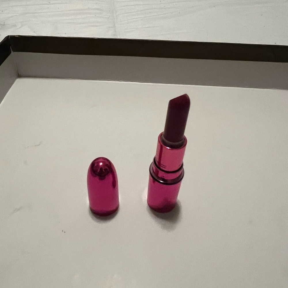 MAC Cosmetics Flat out Fabulous MINI Lipstick - Picture 4 of 6